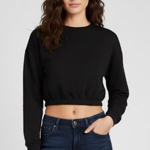 PrettyLittleThing Black Cropped Long Sleeve Sweatshirt – small (US 4 / UK 8)